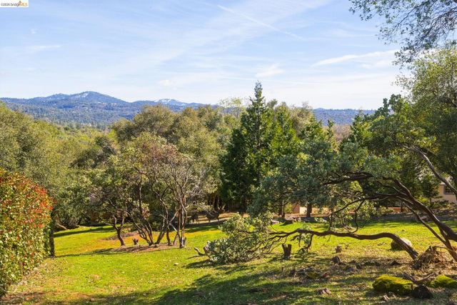 22295 Paseo De Los Portales Rd, Sonora, CA 95370