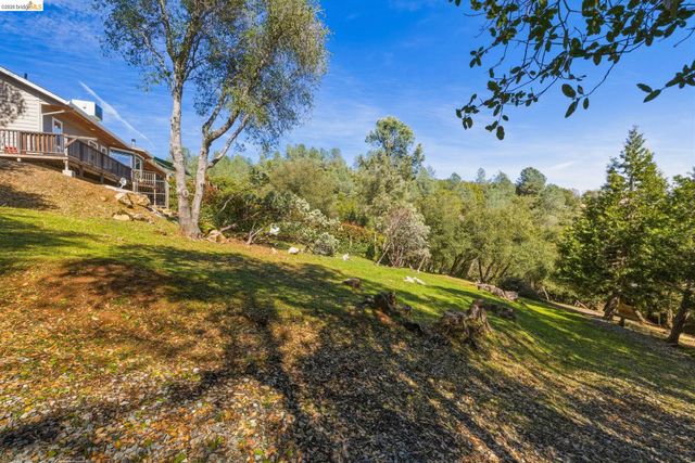 22295 Paseo De Los Portales Rd, Sonora, CA 95370