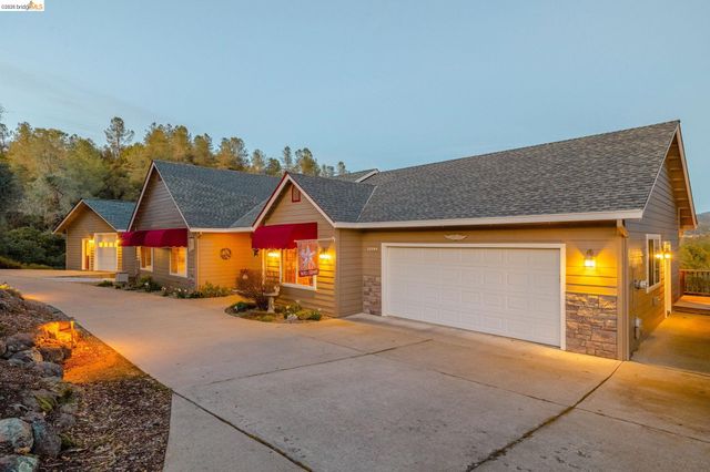 22295 Paseo De Los Portales Rd, Sonora, CA 95370