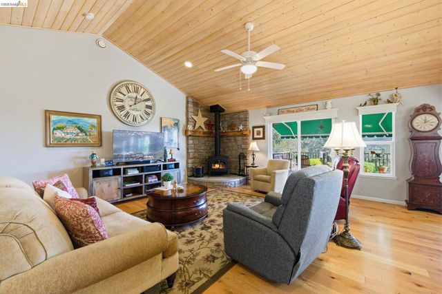 22295 Paseo De Los Portales Rd, Sonora, CA 95370