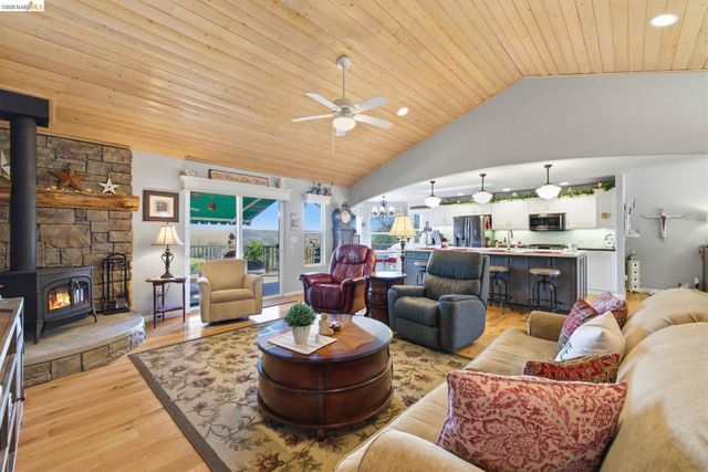 22295 Paseo De Los Portales Rd, Sonora, CA 95370