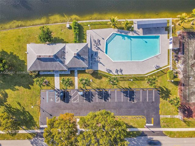 8405 NW 61st St D207, Tamarac, FL 33321
