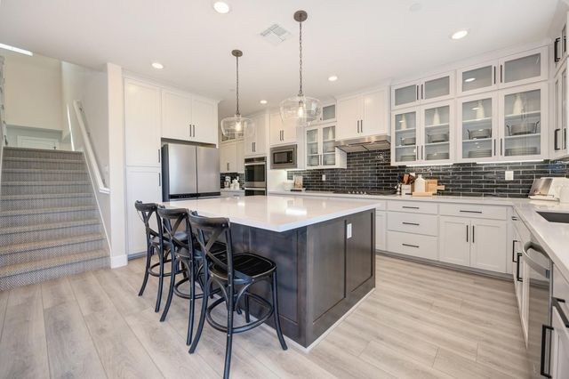 2017 Arbor Ridge Dr, Roseville, CA 95747