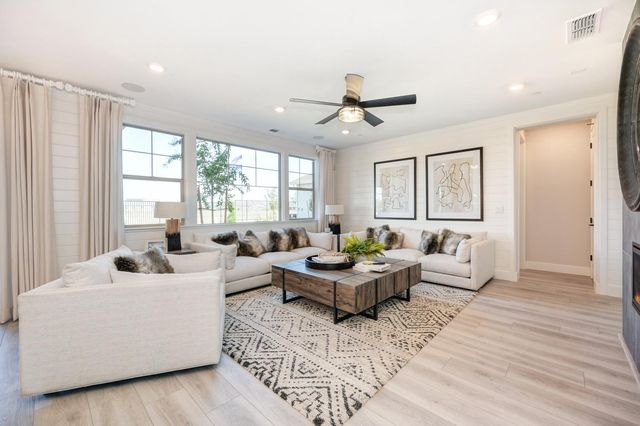 2017 Arbor Ridge Dr, Roseville, CA 95747