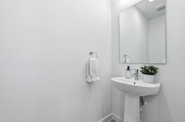 814 N. Bluff DR 93, Austin, TX 78745