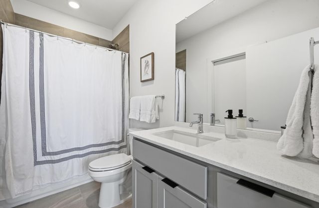 814 N. Bluff DR 93, Austin, TX 78745