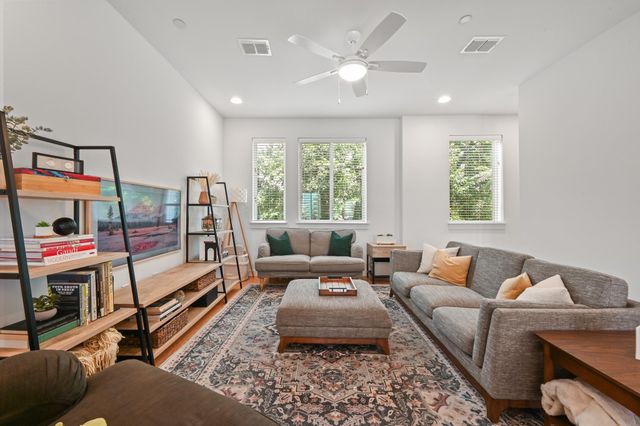 814 N. Bluff DR 93, Austin, TX 78745