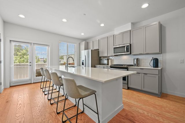 814 N. Bluff DR 93, Austin, TX 78745