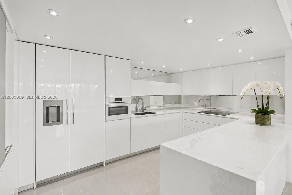 155 Ocean Lane Dr 208, Key Biscayne, FL 33149