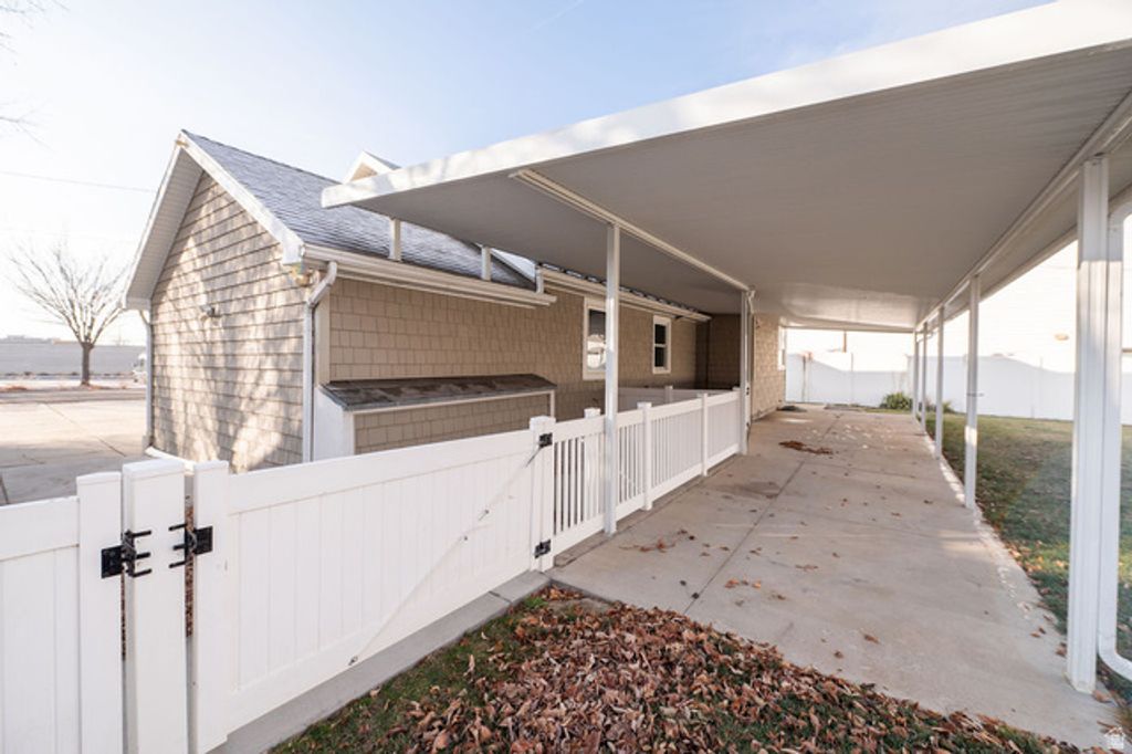 Image 37 of property listing at 1411 E WOODLAND AVE, Salt Lake City, UT 84106