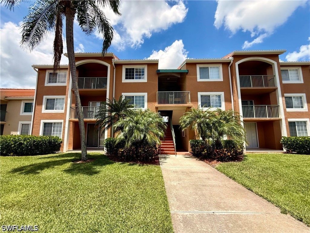 1265 Wildwood Lakes BLVD 303, Naples, FL 34104