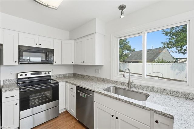1869 Tolstoy DR, Virginia Beach, VA 23454