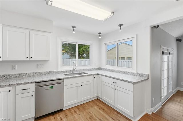 1869 Tolstoy DR, Virginia Beach, VA 23454