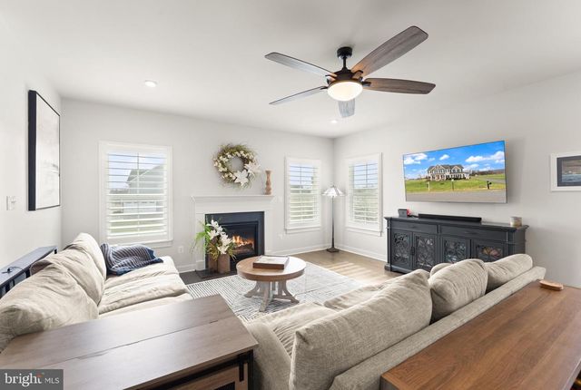 38373 CORALBERRY PL, Lovettsville, VA 20180