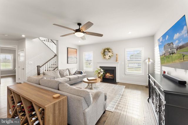 38373 CORALBERRY PL, Lovettsville, VA 20180