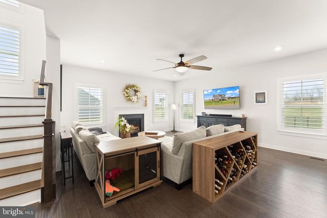 38373 CORALBERRY PL, Lovettsville, VA 20180