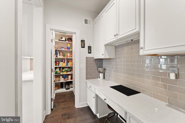 38373 CORALBERRY PL, Lovettsville, VA 20180