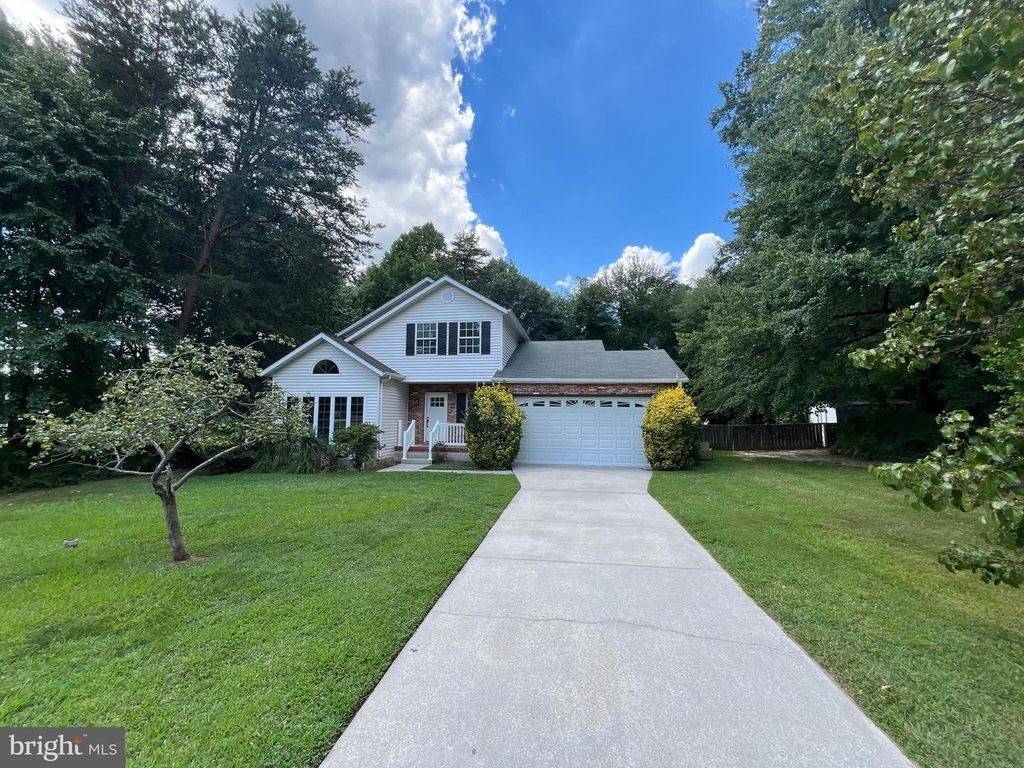 7906 WHITES COVE RD, Pasadena, MD 21122