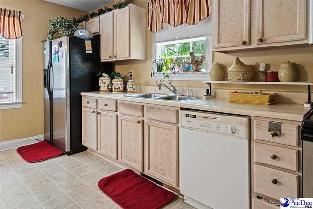 511 N Pinckney St, Timmonsville, SC 29161