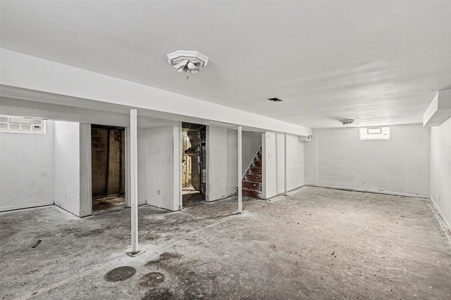 2928 Lafayette Circle, Lansing, MI 48906