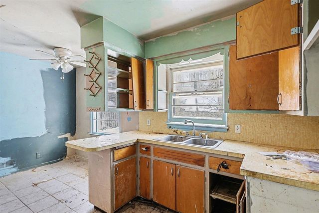 2928 Lafayette Circle, Lansing, MI 48906