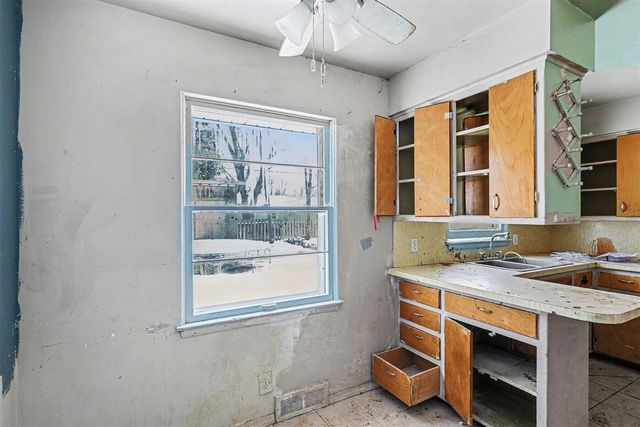 2928 Lafayette Circle, Lansing, MI 48906