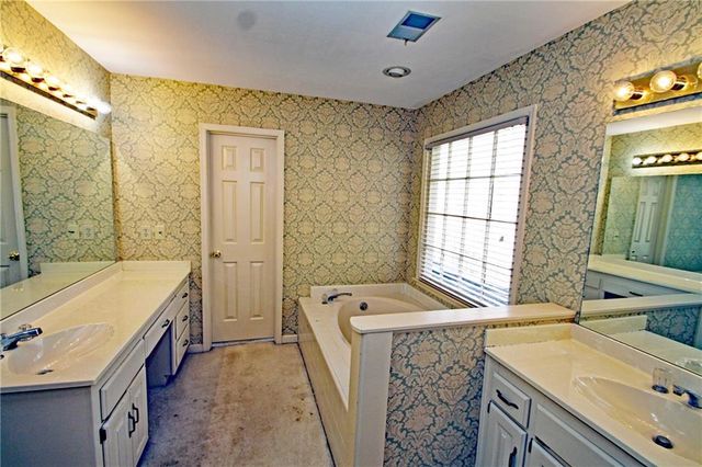 2070 Shallowford Park Manor, Roswell, GA 30075