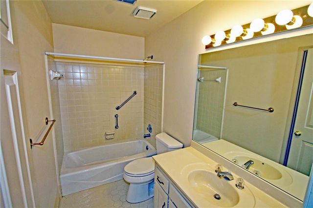 2070 Shallowford Park Manor, Roswell, GA 30075