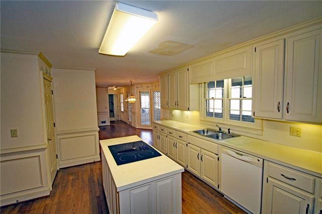 2070 Shallowford Park Manor, Roswell, GA 30075