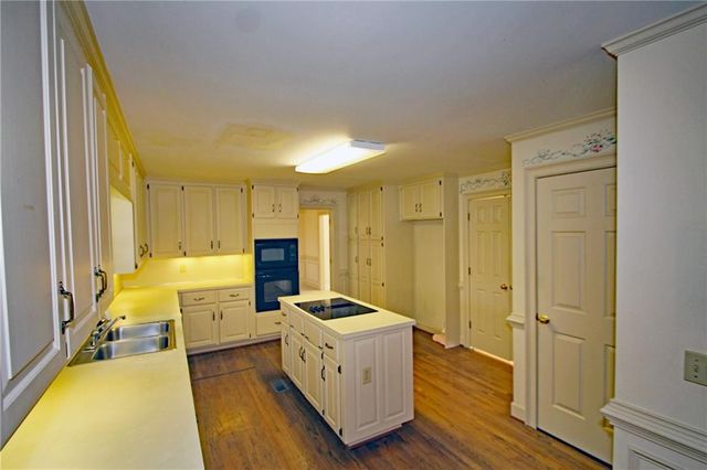 2070 Shallowford Park Manor, Roswell, GA 30075