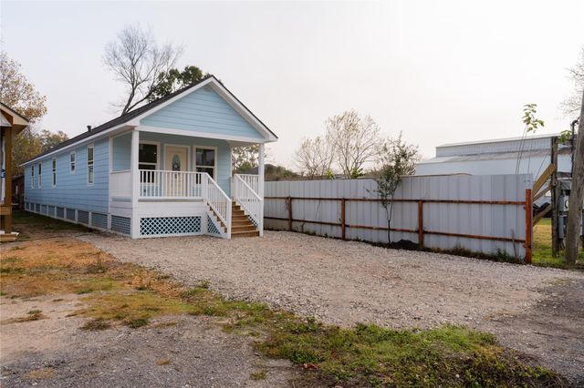 4425 7th Street, Bacliff, TX 77518