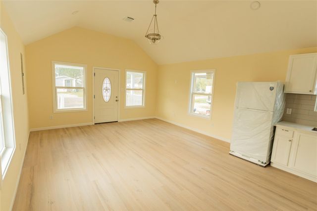 4425 7th Street, Bacliff, TX 77518