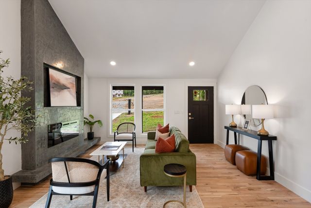 3036 Hillside Rd, Nashville, TN 37207