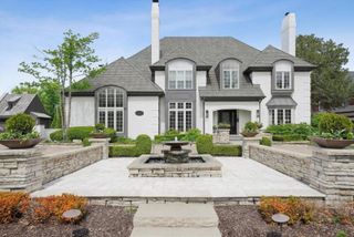 21 E 8th Street, Hinsdale, IL 60521