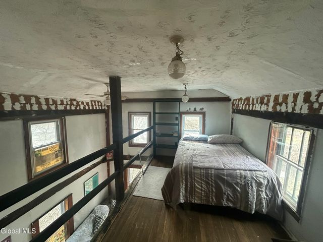 919 Bradford Hill Road, Crown Point, NY 12928