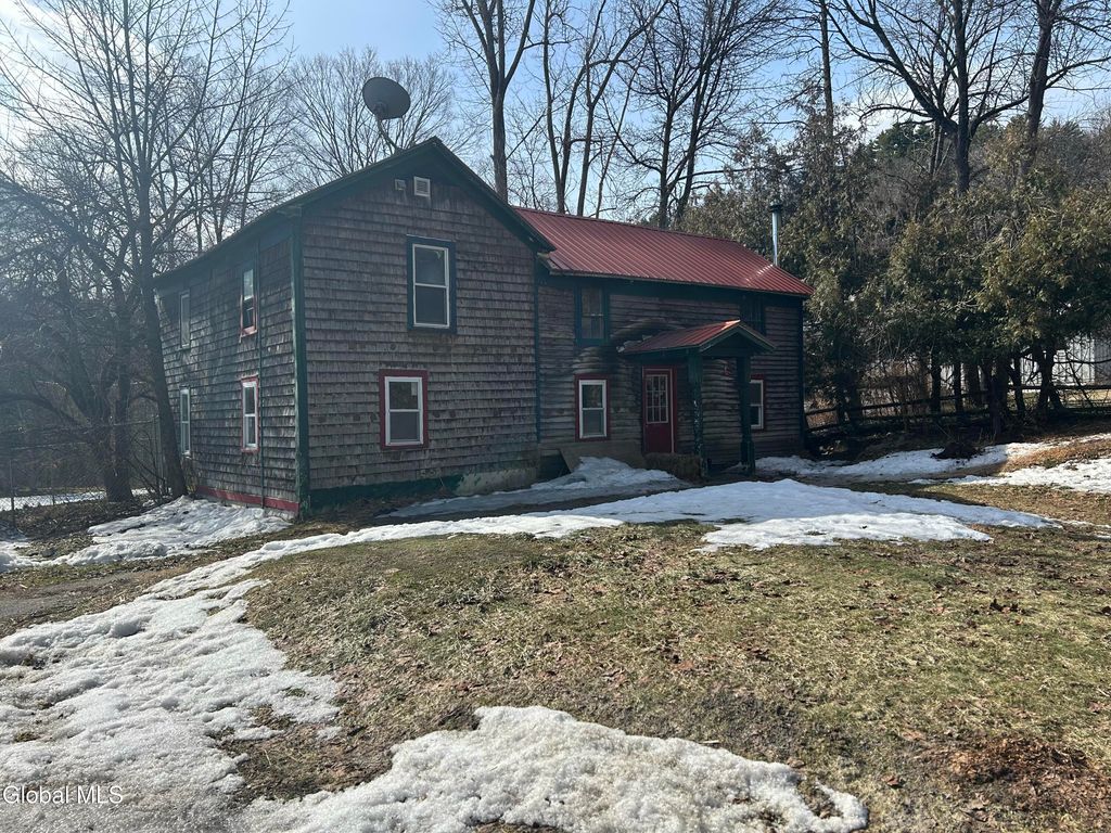 919 Bradford Hill Road, Crown Point, NY 12928