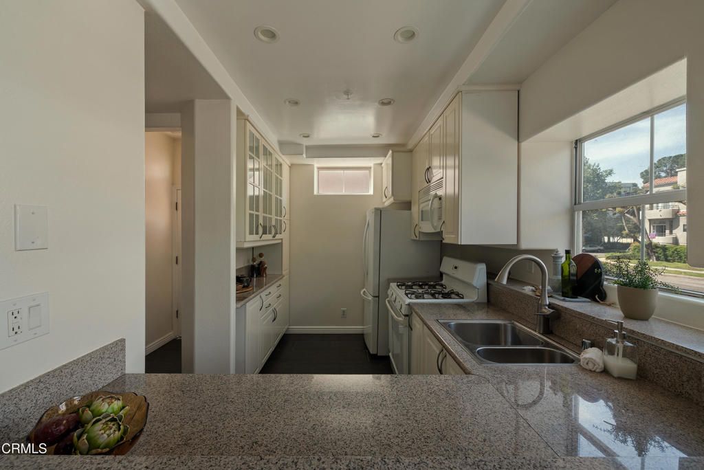 Image 10 of property listing at 4310 Whitsett Avenue 1, Studio City, CA 91604