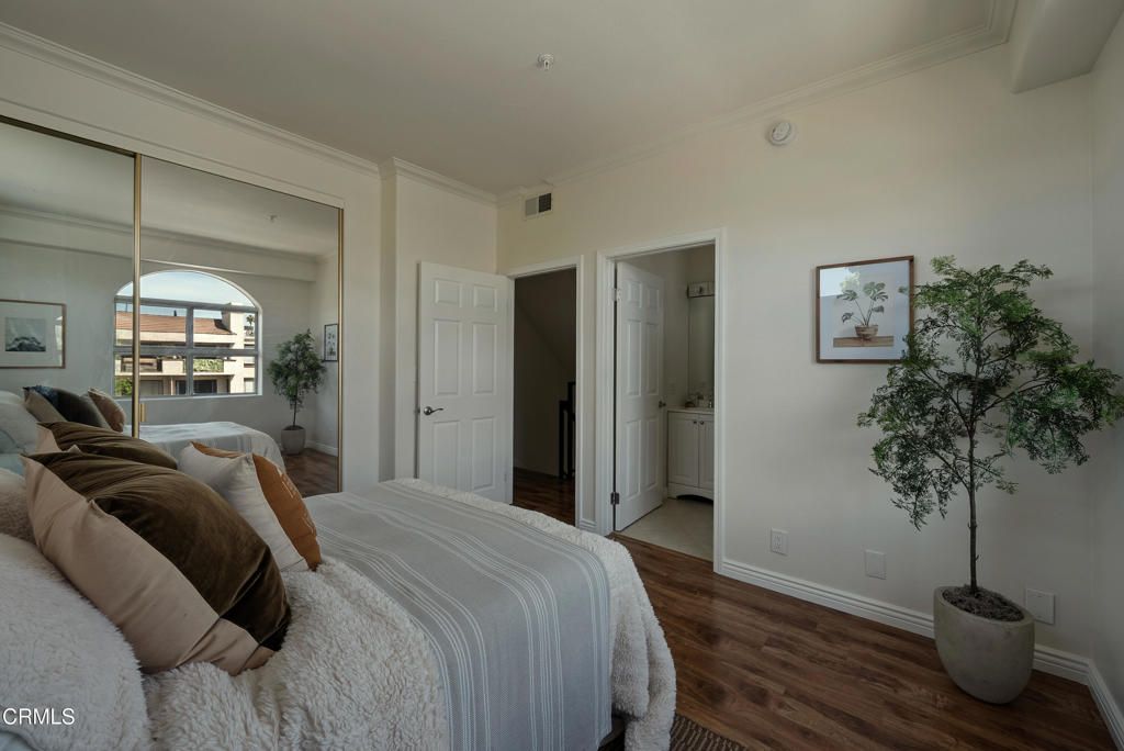 Image 18 of property listing at 4310 Whitsett Avenue 1, Studio City, CA 91604