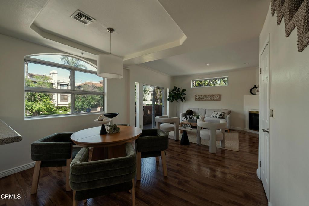 Image 2 of property listing at 4310 Whitsett Avenue 1, Studio City, CA 91604