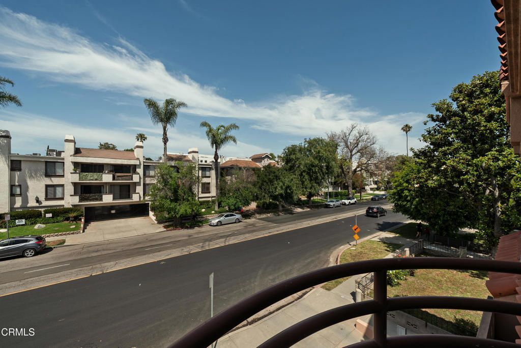 Image 24 of property listing at 4310 Whitsett Avenue 1, Studio City, CA 91604