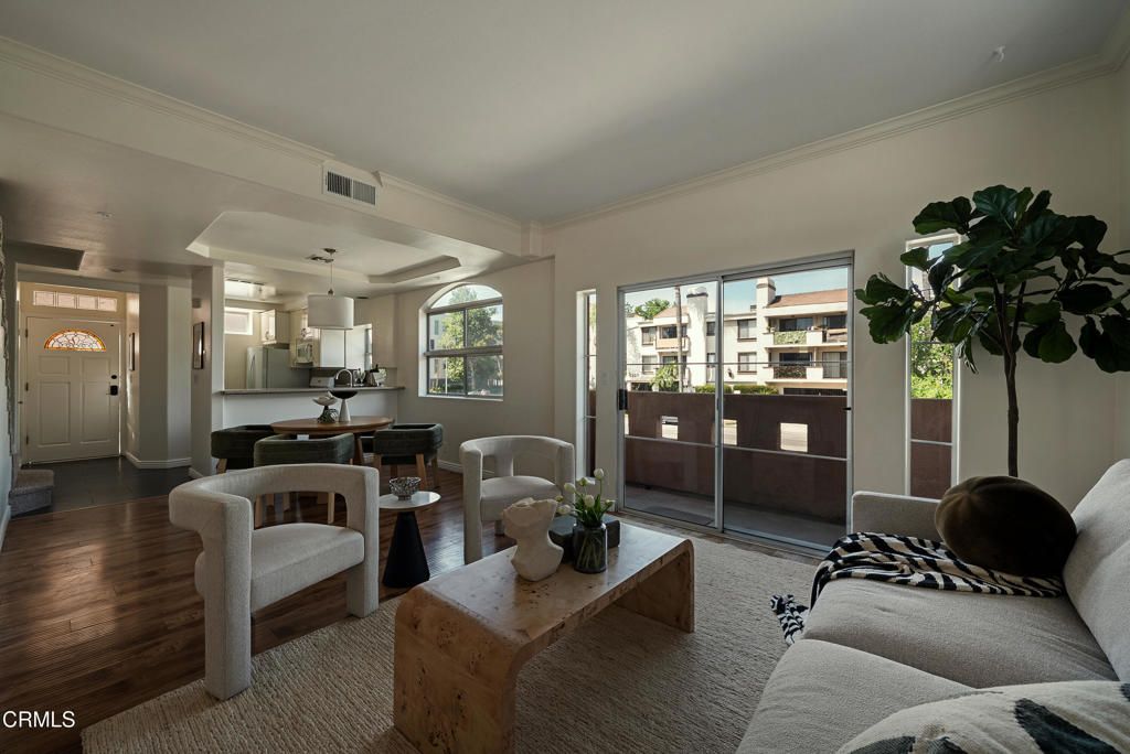 Image 5 of property listing at 4310 Whitsett Avenue 1, Studio City, CA 91604