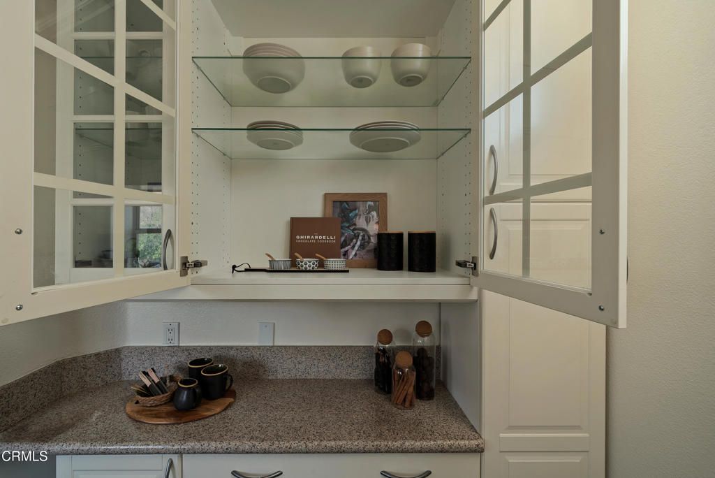 Image 8 of property listing at 4310 Whitsett Avenue 1, Studio City, CA 91604