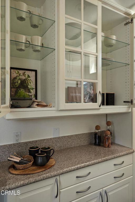 Image 9 of property listing at 4310 Whitsett Avenue 1, Studio City, CA 91604