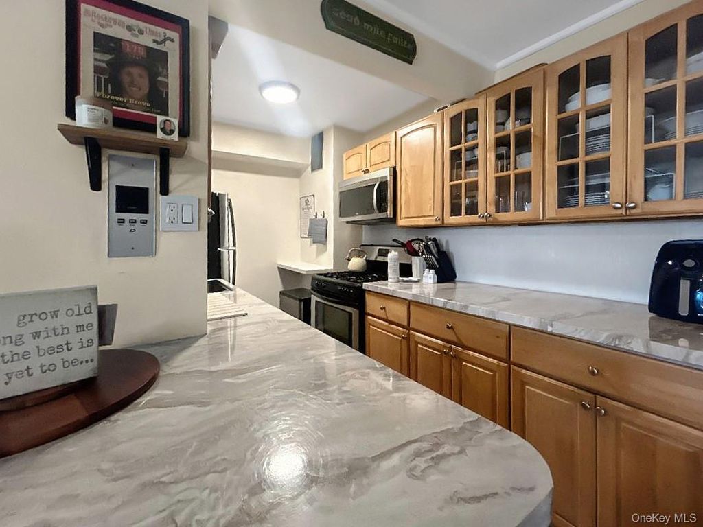 130 Beach 121st Street 3B, Rockaway Park, NY 11694 — photo 4