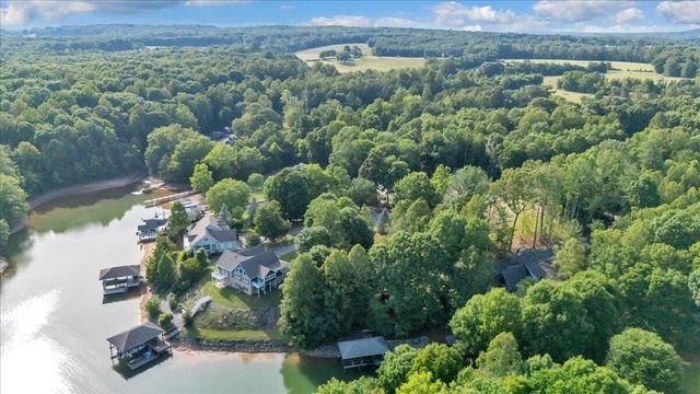 40 Kings WAY, Wirtz, VA 24184