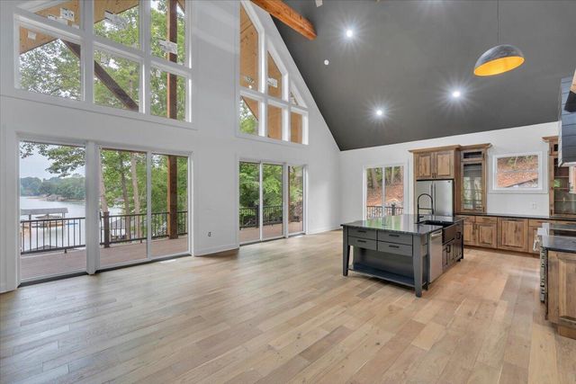40 Kings WAY, Wirtz, VA 24184