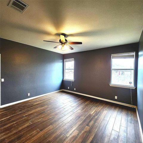 107 Holmstrom ST, Hutto, TX 78634