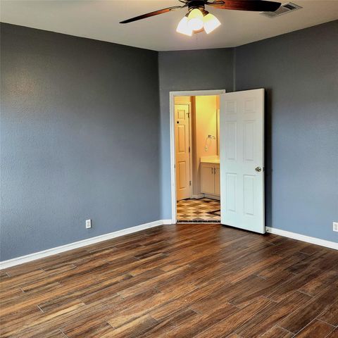 107 Holmstrom ST, Hutto, TX 78634