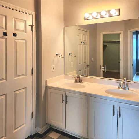 107 Holmstrom ST, Hutto, TX 78634