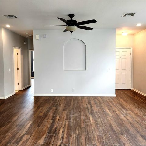 107 Holmstrom ST, Hutto, TX 78634